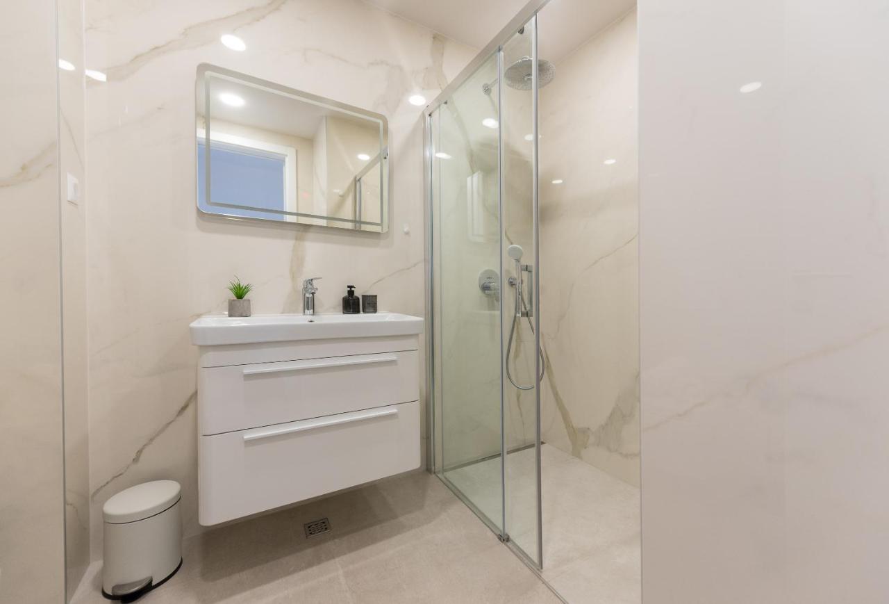 Luxury Adria Sea & City View Apartment Makarska Esterno foto